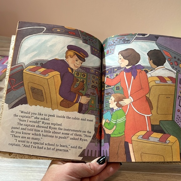 1986 A Little Golden Book A First Airplane Ride - Picture 3 of 4